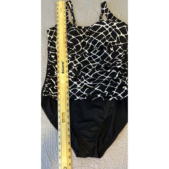 Trimshaper Sz 16 Tall 1 Pc Ruched Black & White Adj Straps Shelf Bra Swimsuit - Picture 13 of 13